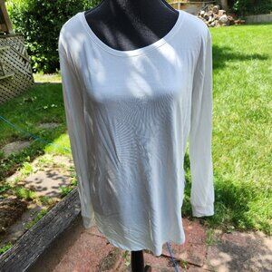 P275. ZYIA White Long-sleeved T-shirt with Hi/Low split hem |L